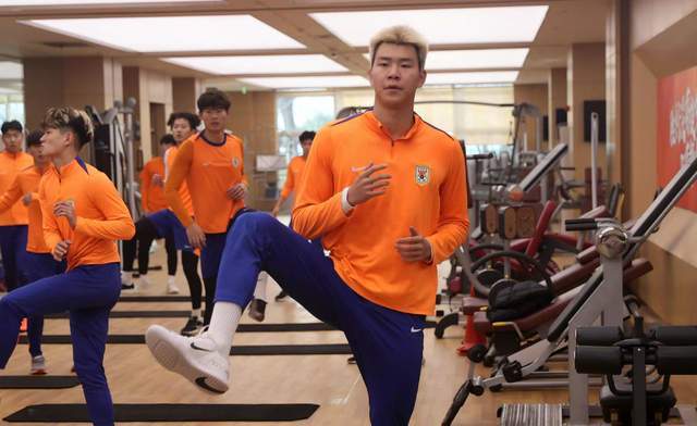 半岛体育APP-依木兰+陈泽仕双线报名，彭啸只踢中超 泰山又1老将离队 转投中冠