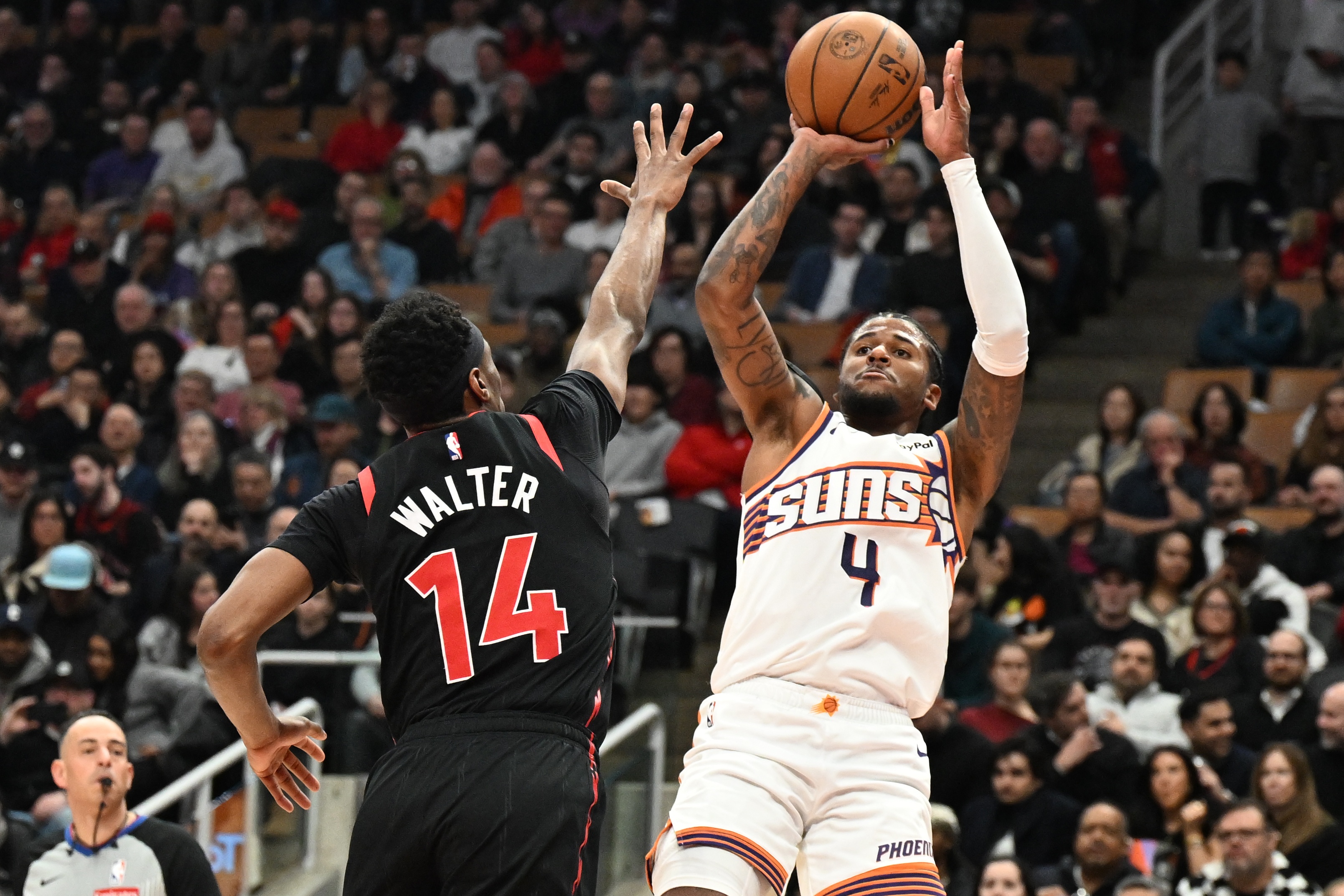 半岛体育官方网站-背靠背70分！杰伦·格林8记三分0罚球 高效空砍34+5+4