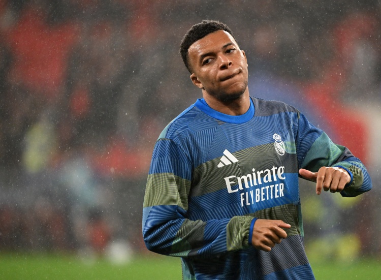 半岛体育官网-断崖式下滑！姆巴佩此前31场38球→近7场仅1球，近2个月1球1助3黄